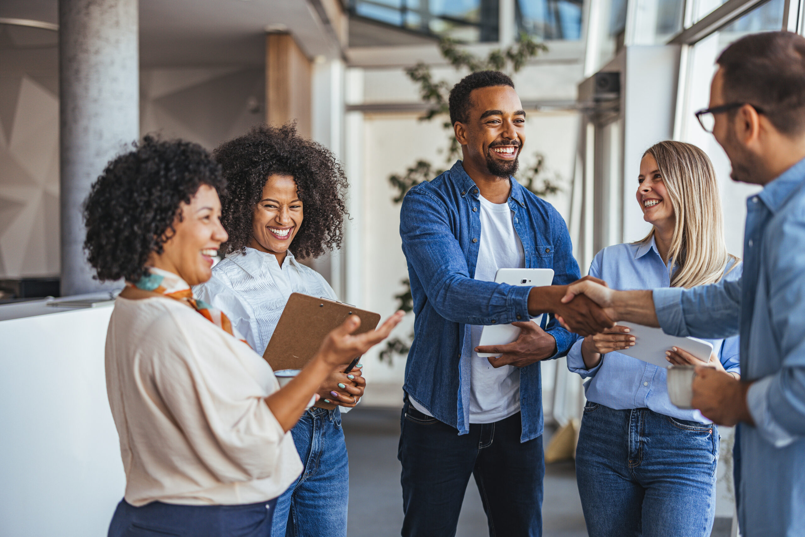 Networking de Alto Padrão: Por que o endereço da sua empresa em Londrina define suas parcerias